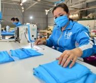 Vietnam exports over 1 billion medical face masks in 10 months