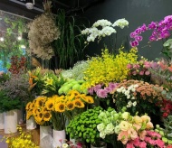 Vietnam flower and gift market heats up ahead of Teachers’ Day