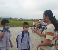 Hanoi asks students to wear masks from home to school