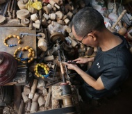 A visit to unique carpenter shop in Hanoi's Old Quarter