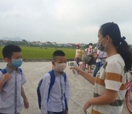 Hanoi’s education department asks students to wear masks from home to school