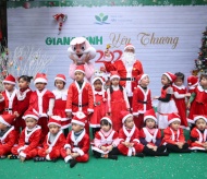 Chrismas comes early for child patients at Vietnam National Children's Hospital