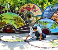 Traditional fans thrive Chang Son craft village