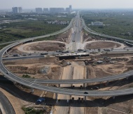 The interchange spanning Hanoi–Hai Phong expressway on track to completion