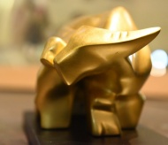 24k gold-plated buffalo sculpture for Lunar New Year decoration 