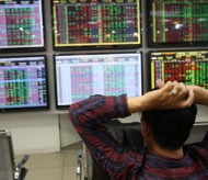 Vietnam stock market falls to deepest slump yet amid new Covid-19 outbreak