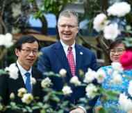 U.S Ambassador sings Rap to cheer up Vietnamese people on the occasion of Tet festival