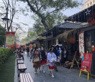 Hanoi opens spring book street