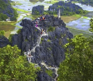 Travel to Ninh Binh: the outstanding tourism attraction of Mua Cave 