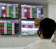 Mixed view on stock market trend after four-day break