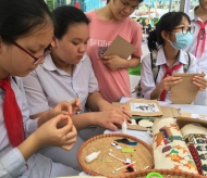 Disabled people’s hands turn trash into art