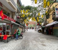 Hanoi suspends eateries and some services 