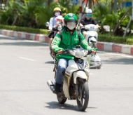 Shippers in Hanoi are busier as sit-down table service is banned