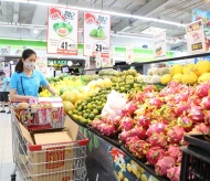 Hanoi’s supermarkets full of groceries and essentials to calm hoarding frenzy