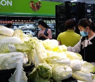 Hanoi retailes committed to ensuring goods supply at unchanged prices