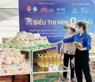 Zero-VND store alleviates ordeal for needy residents in Hanoi