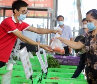 Hanoi’s retailers ensure supply of essential items to consumers