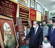 President offers incense to General Vo Nguyen Giap on his 110th birth anniversary