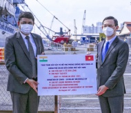 Indian warship brings oxygen to help Vietnam save lives 