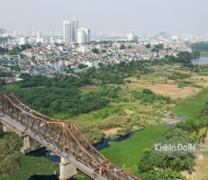 The romantic reed field adorns Hanoi’s iconic Long Bien Bridge 