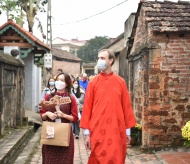 Tet Holiday re-enacted in Duong Lam ancient village