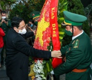 Vietnam's PM commemorates martyrs killed in battle to defend northern border 