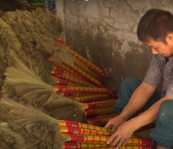 Vietnamese broom wins the hearts of American housewives