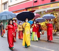 Hanoi women promote Vietnamese traditional dress 