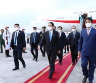 Japan PM Kishida arrives in Hanoi for 1st Vietnam trip 