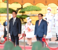 Japan PM warmly welcomed in Vietnam 