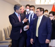 Vietnamese PM meets American giant corporations in Washington