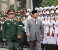 Indonesia defense minister visits Vietnam, highlighting navy cooperation 