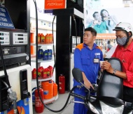 Vietnam petrol prices set new record at US$1.42 per liter