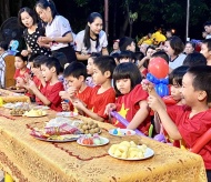 Hanoi underprivileged children enjoyed a warm Full-Moon Night 