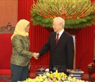 Vietnam gives priority to strategic partnership with Singapore