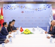 Vietnam PM works with top leaders at ASEAN Summits 