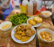 Ly Quoc Su Food Street: not only famous for pho