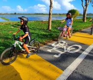 Bicycles contribute to green city development in Vietnam