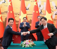 Vietnam, China sign agreements in PM meeting in Beijing 