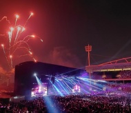 BlackPink wow Hanoi fans with See tinh dance