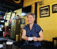 Australian Foreign Minister enjoys Hanoi’s famed egg coffee 