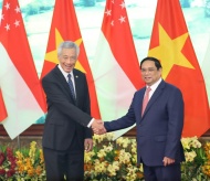 PM Lee Hsien Loong welcomed in Hanoi, Vietnam-Singapore sign 7 deals  