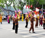 Make the Hoan Kiem Lake pedestrian zone an attractive destination