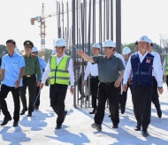 Prime Minister makes field trips to key projects in Hanoi, HCMC