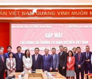 Vietnamese diplomats to help bridge domestic and foreign media