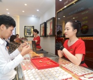 Vietnam c.bank to continue auctioning gold  