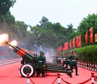 Vietnam fires 21 cannons to welcome Russian President   