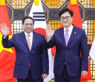 PM urges South Korea to further open market for Vietnamese goods