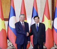 Vietnam, Laos give utmost priority to strengthening ties