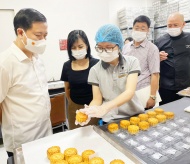 Moon cake quality controlled in Hanoi